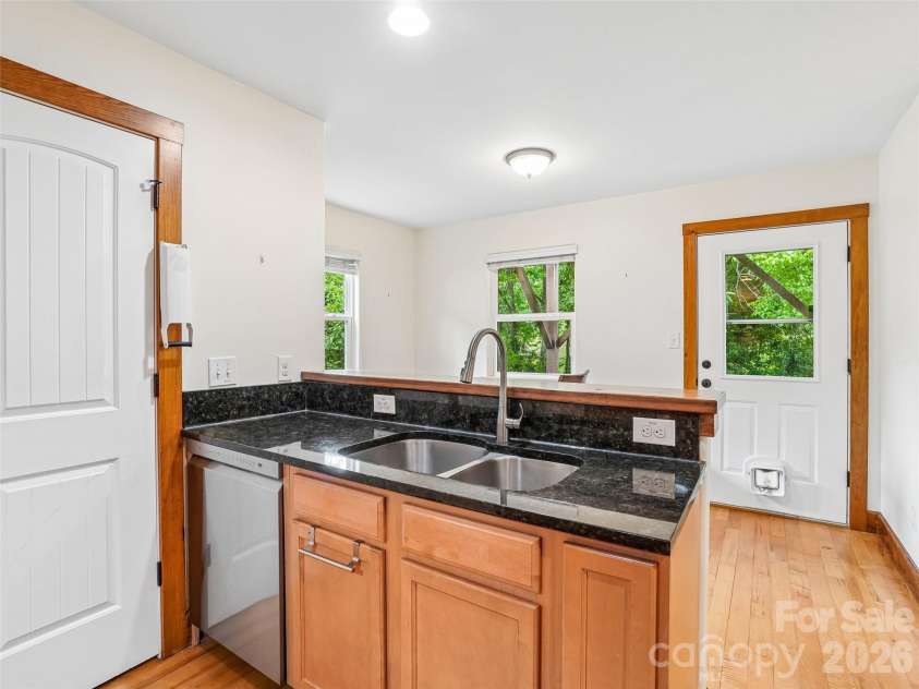 3 Delaware Avenue, Asheville, NC 28806.  MLS# CAR4388320, YatesRealty ID 33377. 