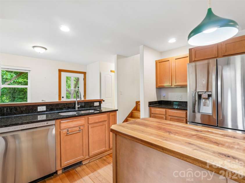 3 Delaware Avenue, Asheville, NC 28806.  MLS# CAR4388320, YatesRealty ID 33377. 
