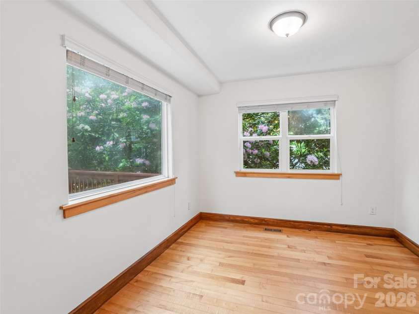 3 Delaware Avenue, Asheville, NC 28806.  MLS# CAR4388320, YatesRealty ID 33377. 