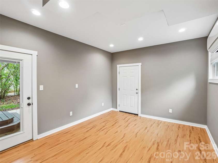 3 Delaware Avenue, Asheville, NC 28806.  MLS# CAR4388320, YatesRealty ID 33377. 