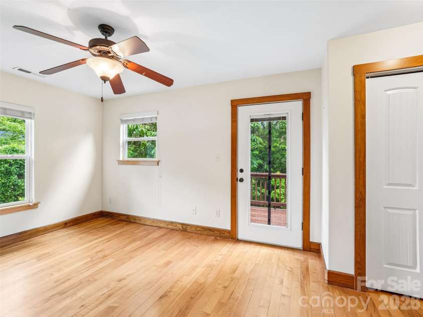 3 Delaware Avenue, Asheville, NC 28806.  MLS# CAR4388320, YatesRealty ID 33377. 