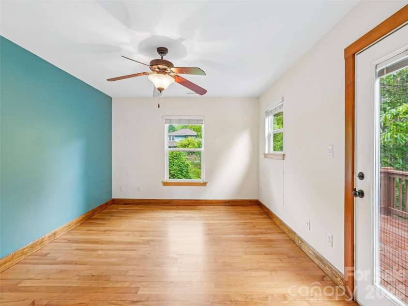 3 Delaware Avenue, Asheville, NC 28806.  MLS# CAR4388320, YatesRealty ID 33377. 