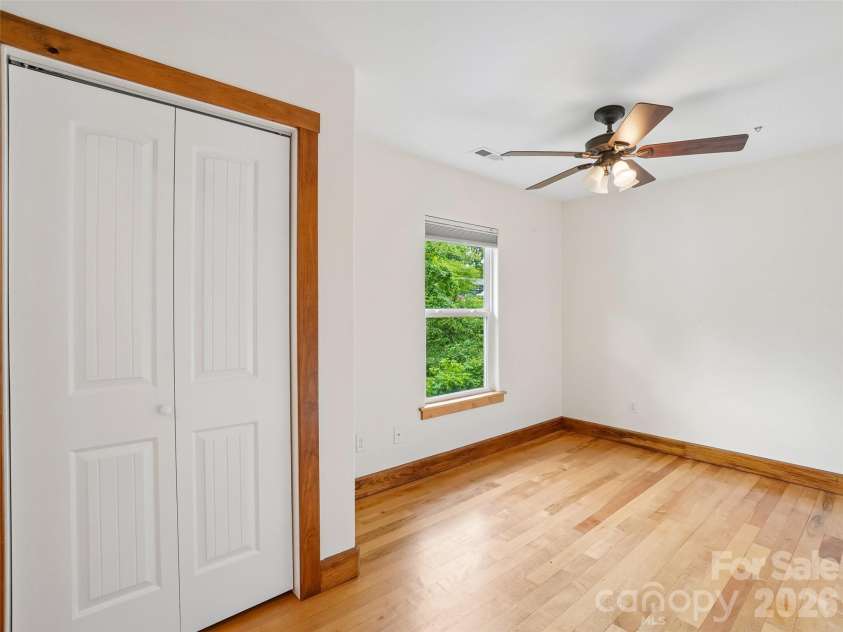 3 Delaware Avenue, Asheville, NC 28806.  MLS# CAR4388320, YatesRealty ID 33377. 