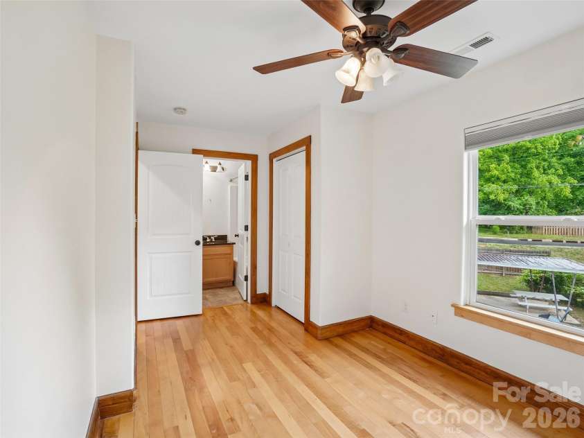 3 Delaware Avenue, Asheville, NC 28806.  MLS# CAR4388320, YatesRealty ID 33377. 