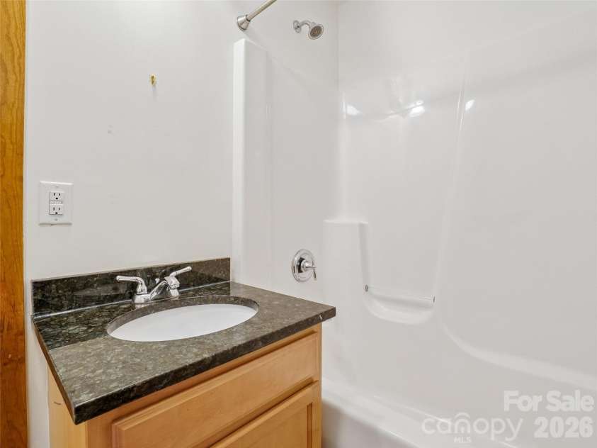 3 Delaware Avenue, Asheville, NC 28806.  MLS# CAR4388320, YatesRealty ID 33377. 