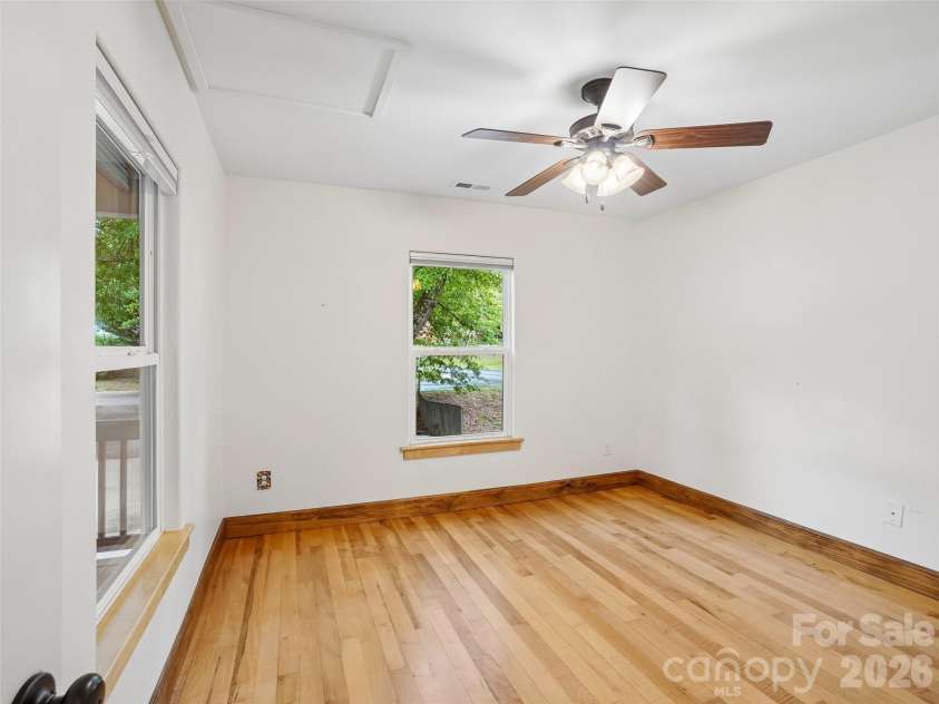 3 Delaware Avenue, Asheville, NC 28806.  MLS# CAR4388320, YatesRealty ID 33377. 