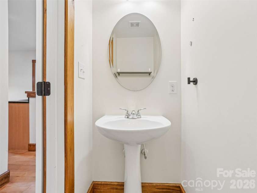 3 Delaware Avenue, Asheville, NC 28806.  MLS# CAR4388320, YatesRealty ID 33377. 