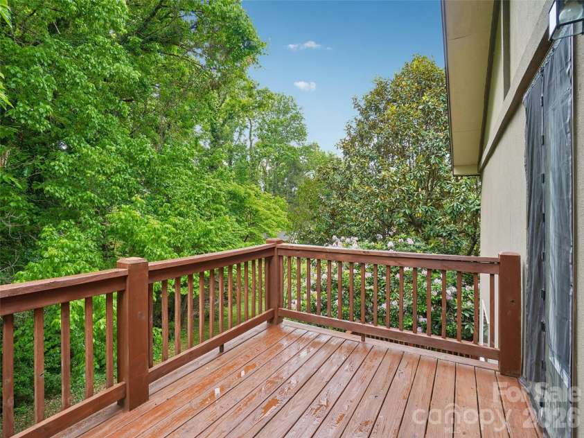 3 Delaware Avenue, Asheville, NC 28806.  MLS# CAR4388320, YatesRealty ID 33377. 