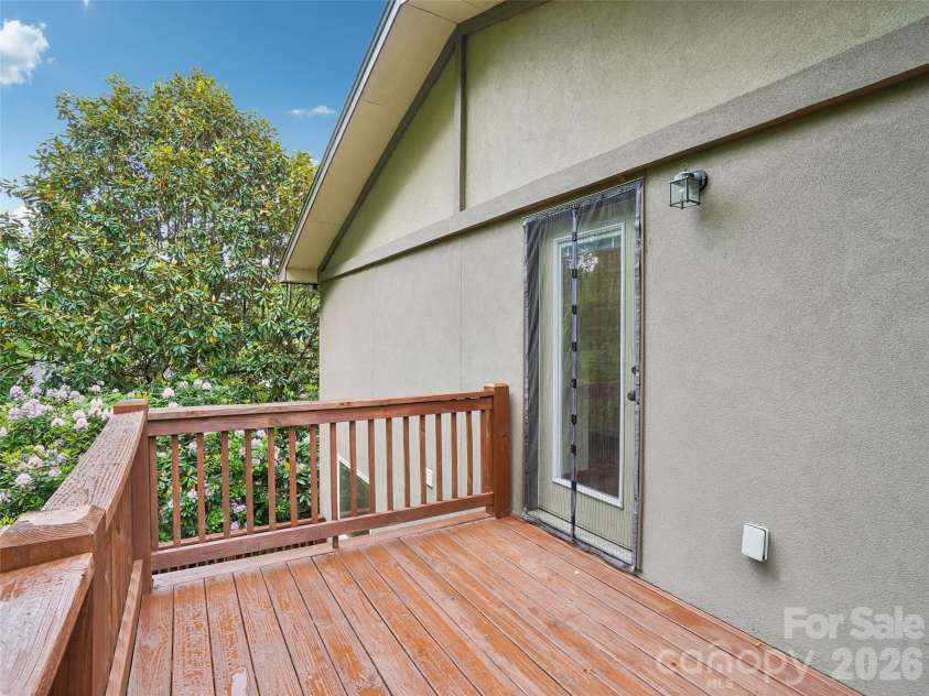 3 Delaware Avenue, Asheville, NC 28806.  MLS# CAR4388320, YatesRealty ID 33377. 