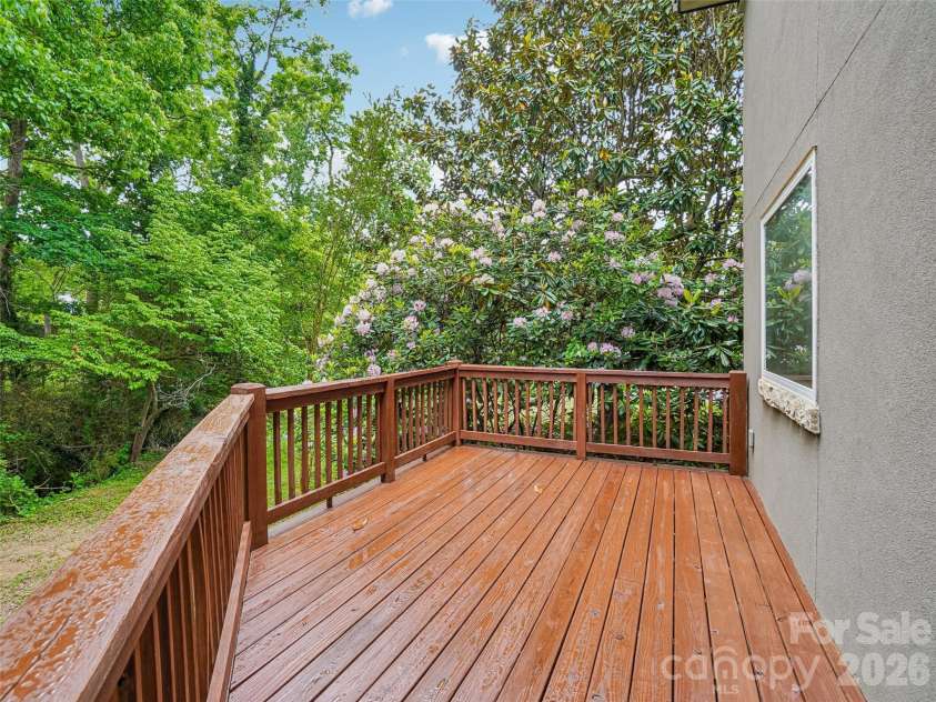 3 Delaware Avenue, Asheville, NC 28806.  MLS# CAR4388320, YatesRealty ID 33377. 