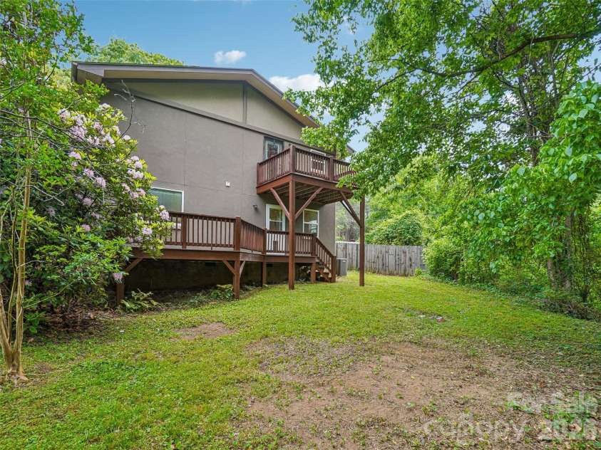 3 Delaware Avenue, Asheville, NC 28806.  MLS# CAR4388320, YatesRealty ID 33377. 