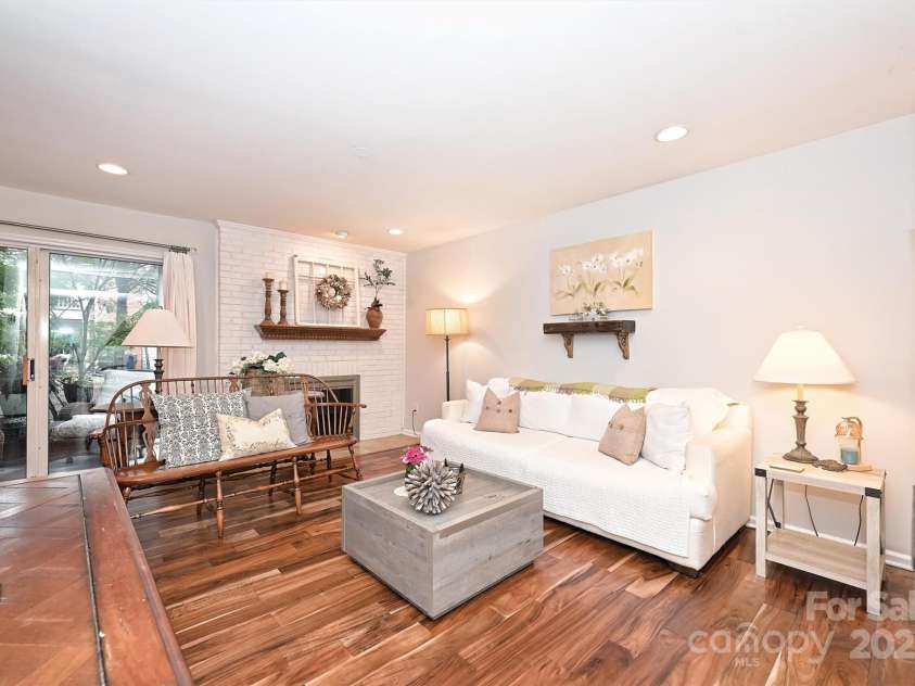 9327 Vicksburg Park Court, Charlotte, NC 28210.  MLS# CAR4290125, YatesRealty ID 33377. 
