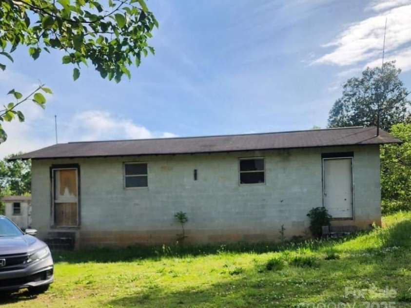 182 Autumn Lane, Spindale, NC 28160.  MLS# CAR4253423, YatesRealty ID 33378. Guest House