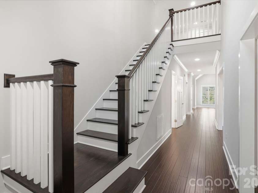 740 Seldon Drive, Charlotte, NC 28216.  MLS# CAR4389074, YatesRealty ID 33378. 