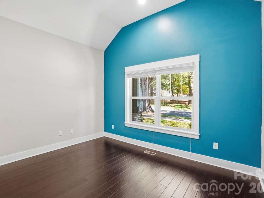 740 Seldon Drive, Charlotte, NC 28216.  MLS# CAR4389074, YatesRealty ID 33378. 