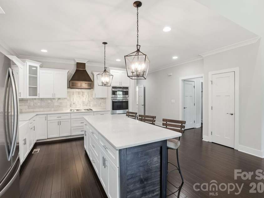 740 Seldon Drive, Charlotte, NC 28216.  MLS# CAR4389074, YatesRealty ID 33378. 