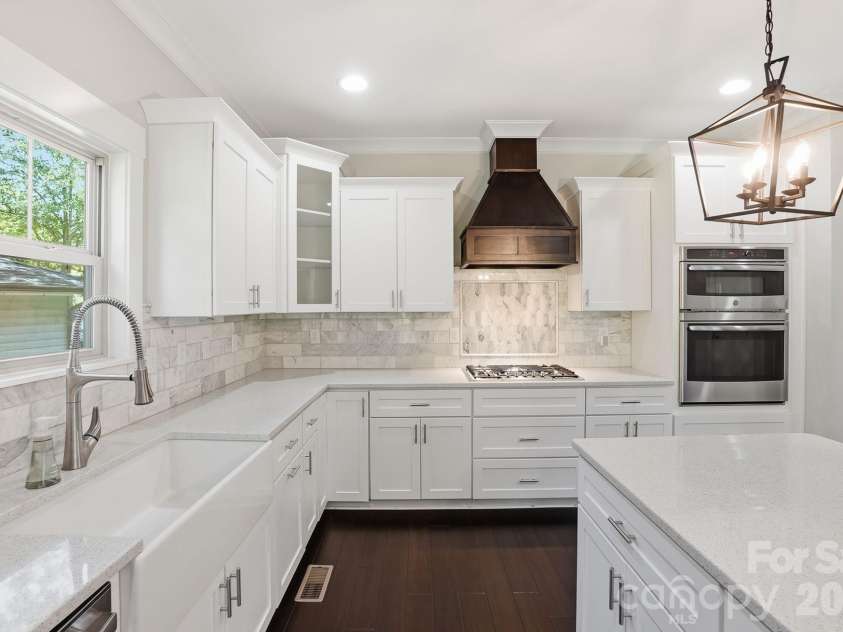 740 Seldon Drive, Charlotte, NC 28216.  MLS# CAR4389074, YatesRealty ID 33378. 