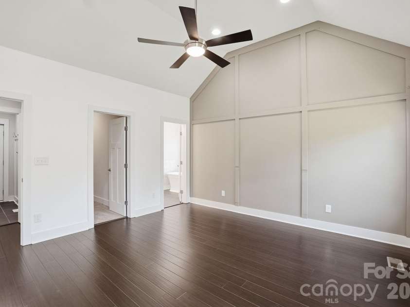 740 Seldon Drive, Charlotte, NC 28216.  MLS# CAR4389074, YatesRealty ID 33378. 