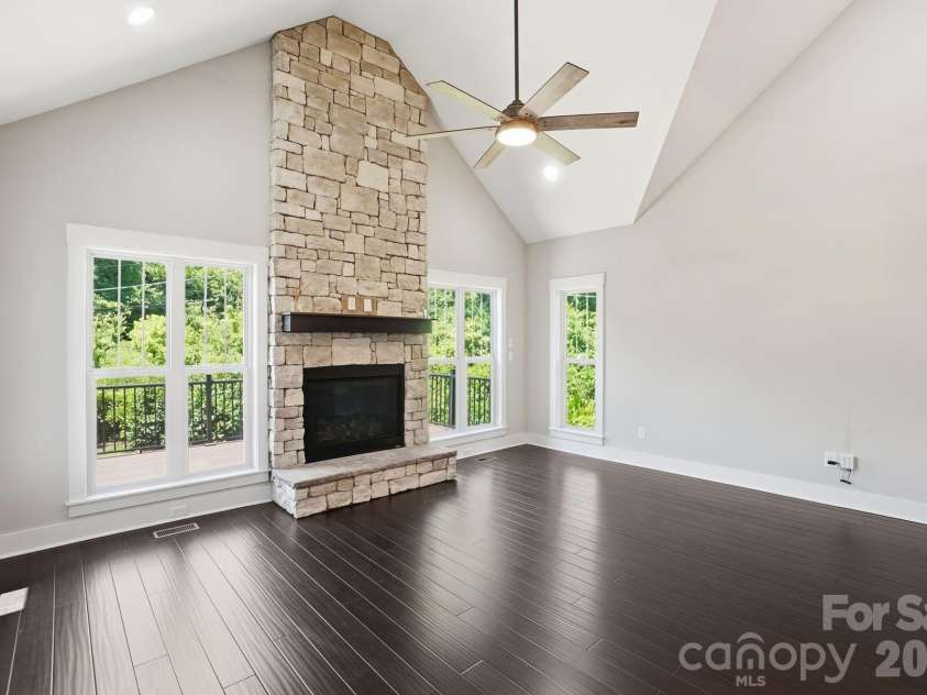 740 Seldon Drive, Charlotte, NC 28216.  MLS# CAR4389074, YatesRealty ID 33378. 
