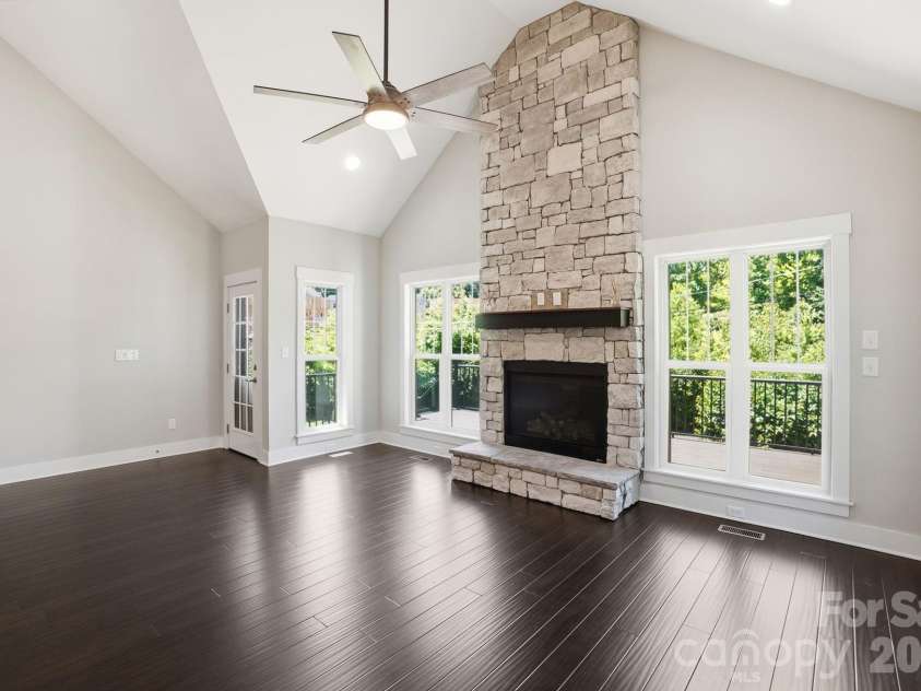 740 Seldon Drive, Charlotte, NC 28216.  MLS# CAR4389074, YatesRealty ID 33378. 