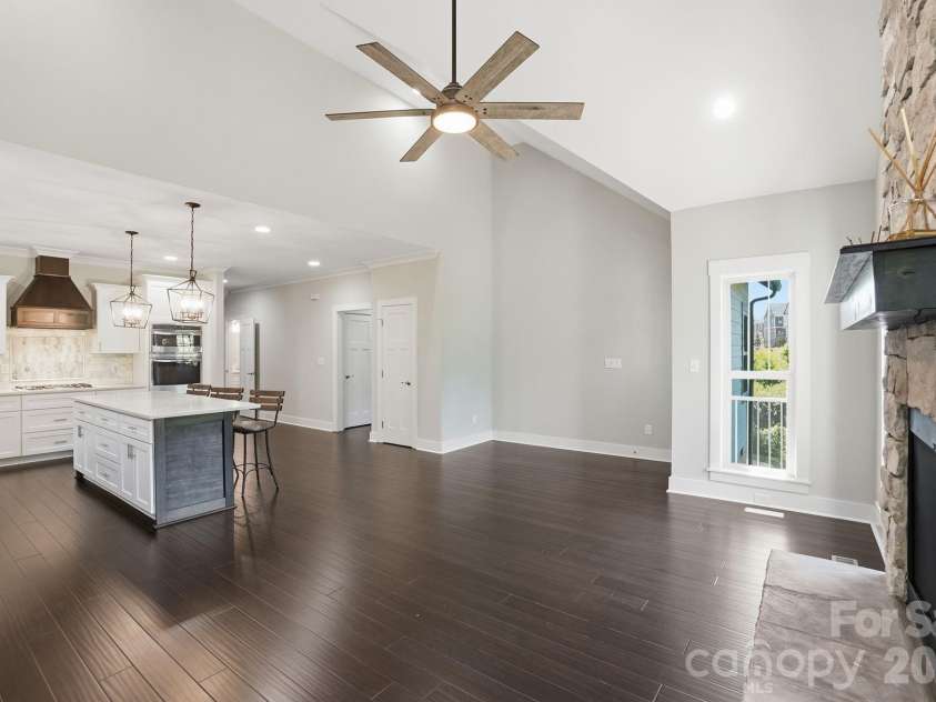 740 Seldon Drive, Charlotte, NC 28216.  MLS# CAR4389074, YatesRealty ID 33378. 