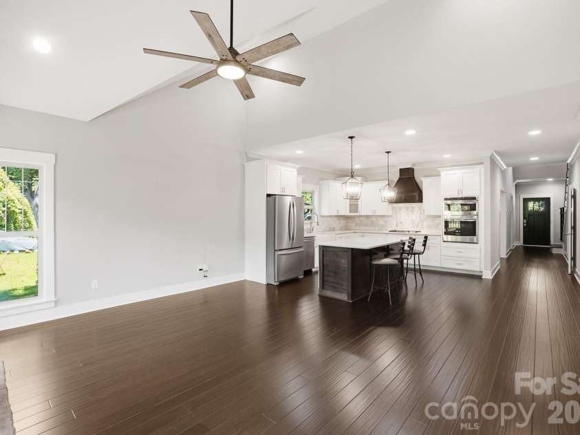 740 Seldon Drive, Charlotte, NC 28216.  MLS# CAR4389074, YatesRealty ID 33378. 