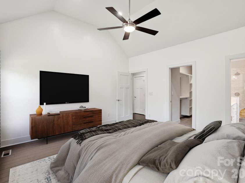 740 Seldon Drive, Charlotte, NC 28216.  MLS# CAR4389074, YatesRealty ID 33378. 