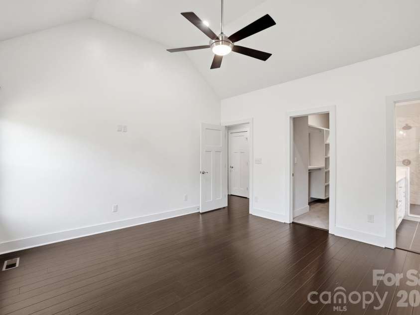 740 Seldon Drive, Charlotte, NC 28216.  MLS# CAR4389074, YatesRealty ID 33378. 