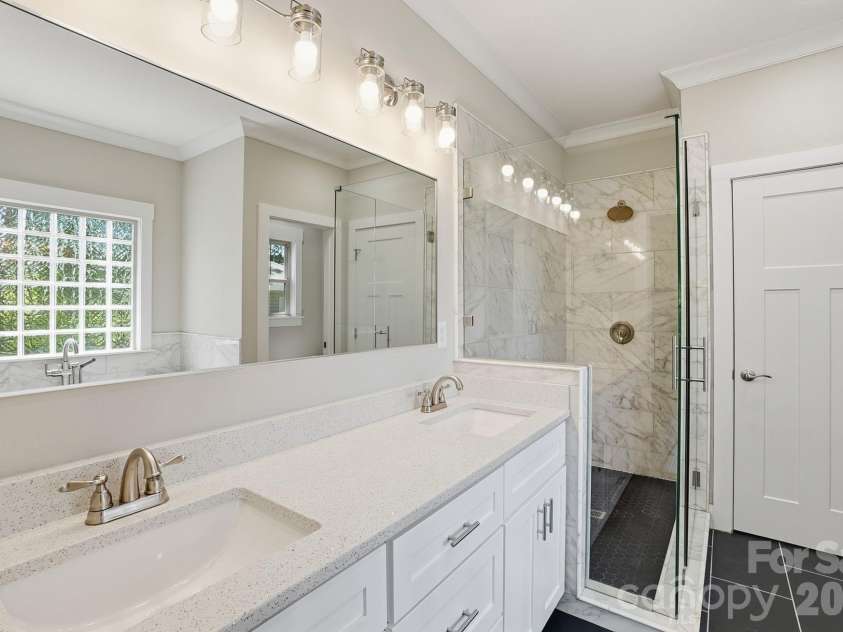740 Seldon Drive, Charlotte, NC 28216.  MLS# CAR4389074, YatesRealty ID 33378. 
