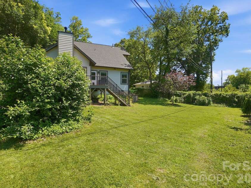 740 Seldon Drive, Charlotte, NC 28216.  MLS# CAR4389074, YatesRealty ID 33378. 