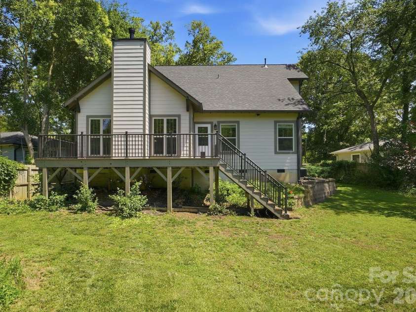 740 Seldon Drive, Charlotte, NC 28216.  MLS# CAR4389074, YatesRealty ID 33378. 