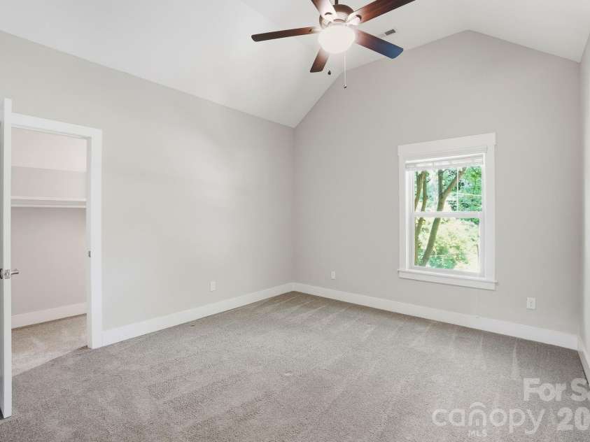 740 Seldon Drive, Charlotte, NC 28216.  MLS# CAR4389074, YatesRealty ID 33378. Bed 3