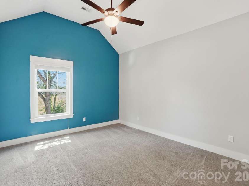 740 Seldon Drive, Charlotte, NC 28216.  MLS# CAR4389074, YatesRealty ID 33378. Bed 4