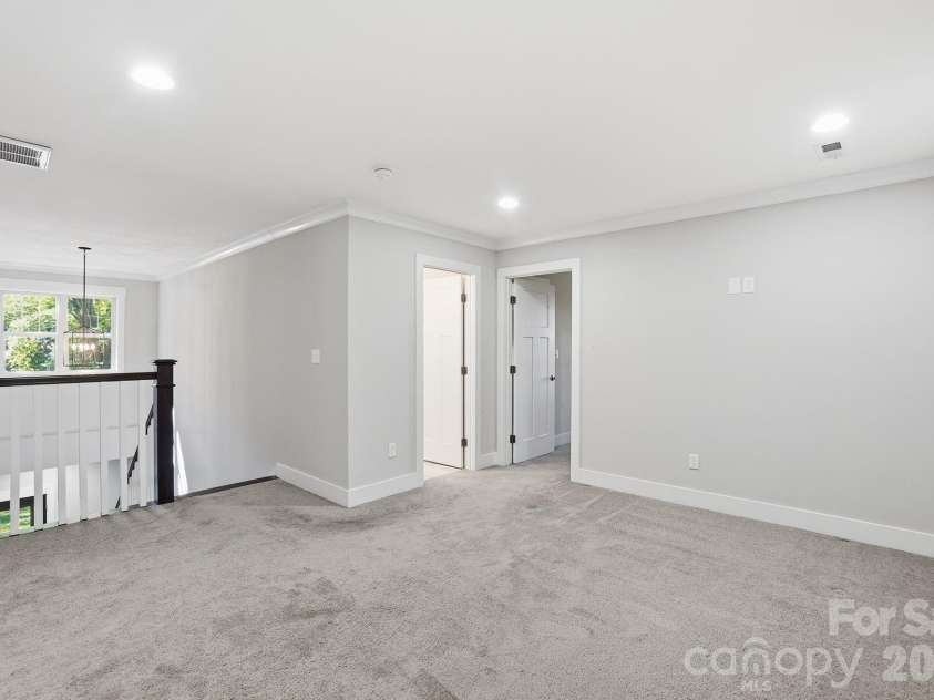 740 Seldon Drive, Charlotte, NC 28216.  MLS# CAR4389074, YatesRealty ID 33378. Loft/Flex Space