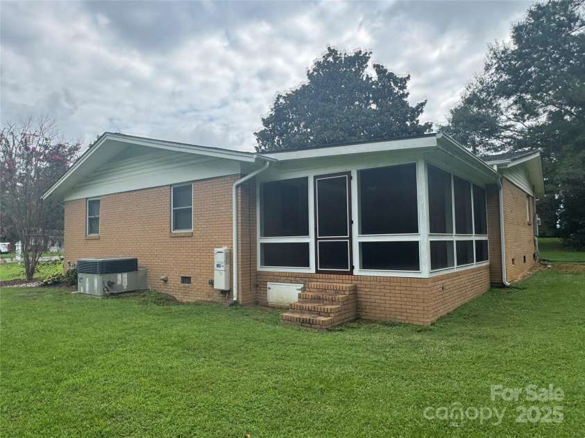 2028 Kings Road, Shelby, NC 28150.  MLS# CAR4294658, YatesRealty ID 33379. 