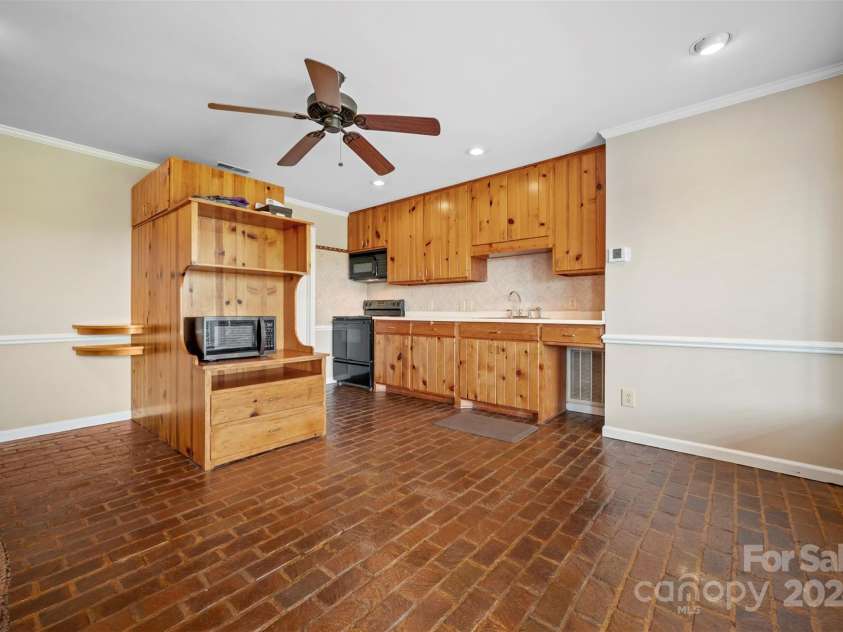 401 Hughes Creek Road, Columbus, NC 28722.  MLS# CAR4177973, YatesRealty ID 3338. 