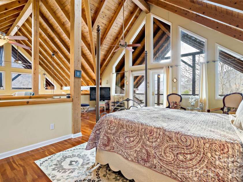 60 Valley View Drive, Marion, NC 28752.  MLS# CAR4217189, YatesRealty ID 3338. Upper level BR Suite