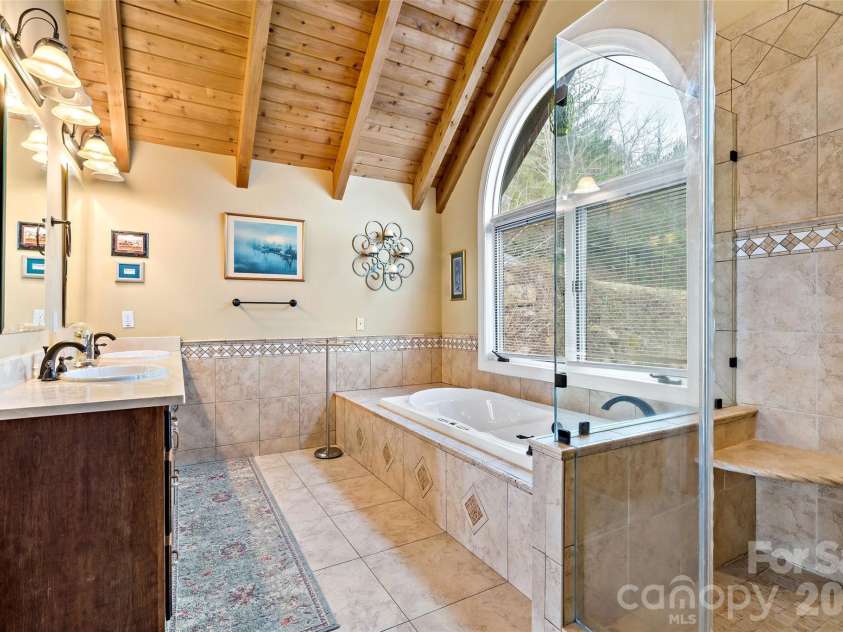 60 Valley View Drive, Marion, NC 28752.  MLS# CAR4217189, YatesRealty ID 3338. Upper level BR Suite