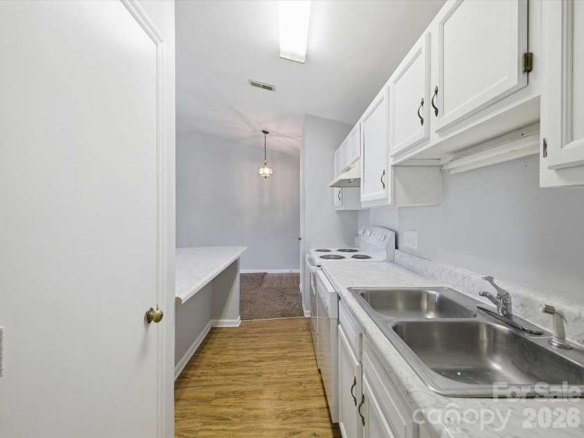 6146 Meadow Rose Lane, Charlotte, NC 28215.  MLS# CAR4333078, YatesRealty ID 3338. 