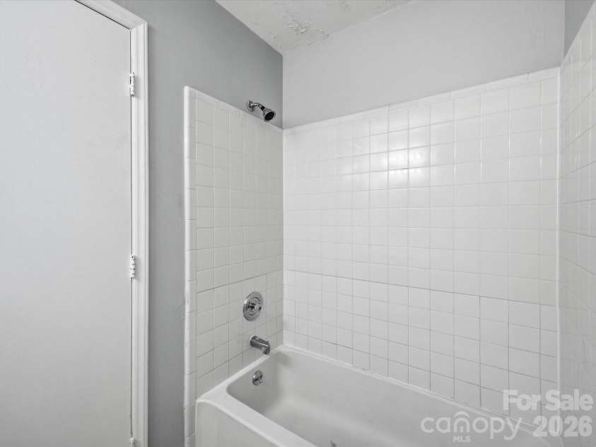 6146 Meadow Rose Lane, Charlotte, NC 28215.  MLS# CAR4333078, YatesRealty ID 3338. 