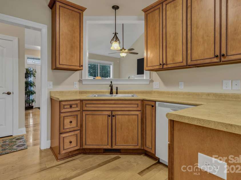 432 Oak Grove Road, Flat Rock, NC 28731.  MLS# CAR4286184, YatesRealty ID 33380. 