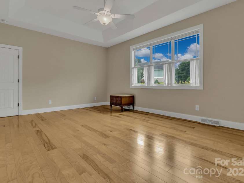 432 Oak Grove Road, Flat Rock, NC 28731.  MLS# CAR4286184, YatesRealty ID 33380. 