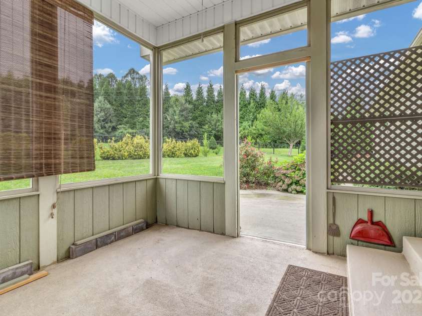 432 Oak Grove Road, Flat Rock, NC 28731.  MLS# CAR4286184, YatesRealty ID 33380. 