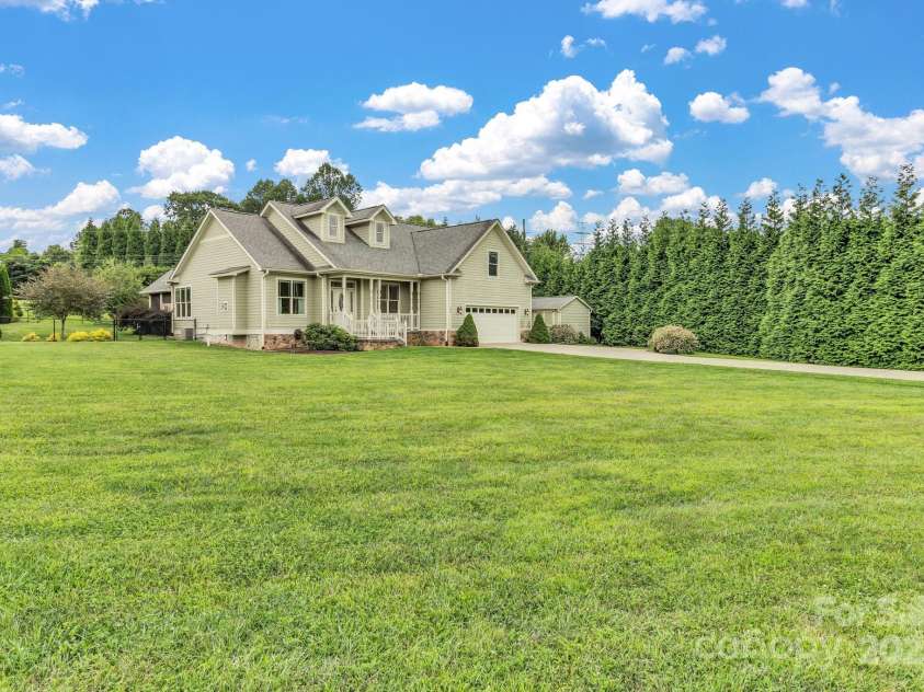 432 Oak Grove Road, Flat Rock, NC 28731.  MLS# CAR4286184, YatesRealty ID 33380. A large yard for all outdoor activites