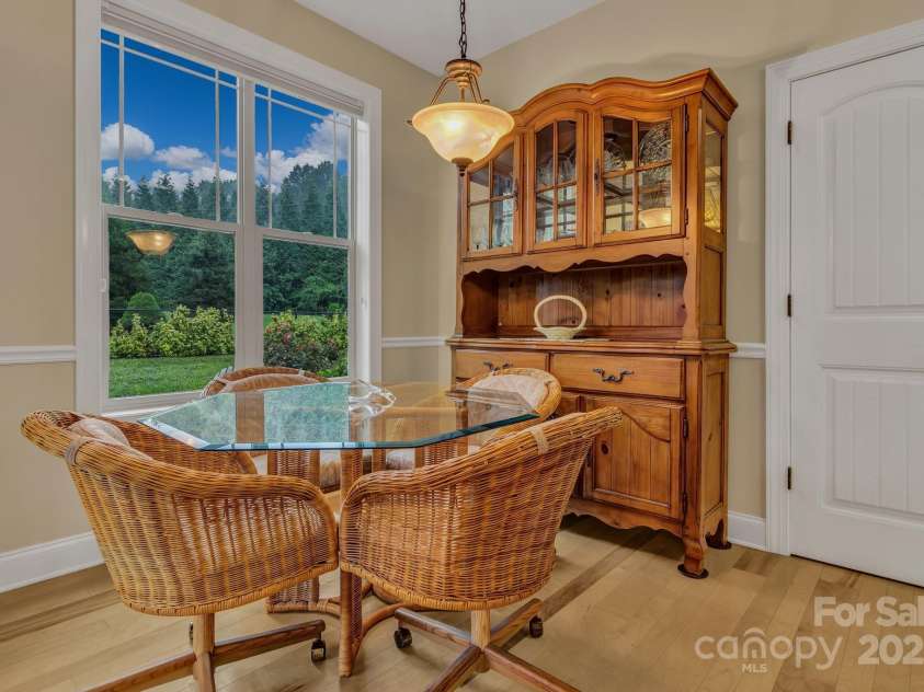 432 Oak Grove Road, Flat Rock, NC 28731.  MLS# CAR4286184, YatesRealty ID 33380. Eat in kitchen