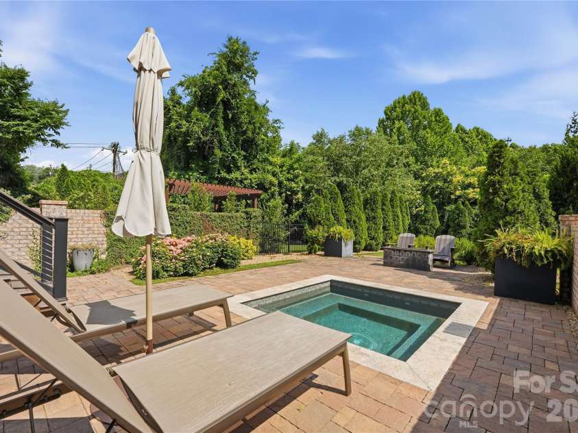 812 Ideal Way, Charlotte, NC 28203.  MLS# CAR4389056, YatesRealty ID 33380. Backyard.