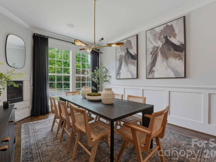 812 Ideal Way, Charlotte, NC 28203.  MLS# CAR4389056, YatesRealty ID 33380. Dining room.