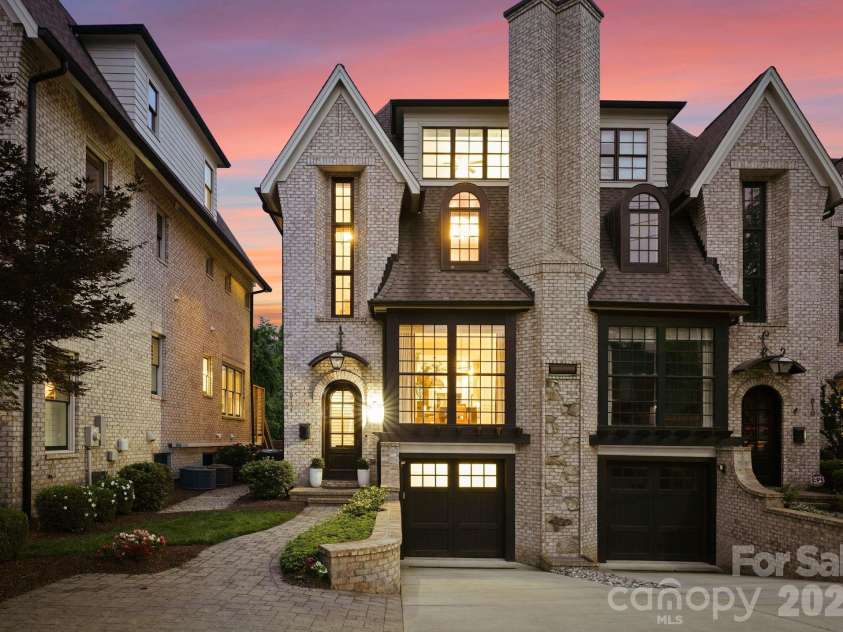 812 Ideal Way, Charlotte, NC 28203.  MLS# CAR4389056, YatesRealty ID 33380. Front exterior.
