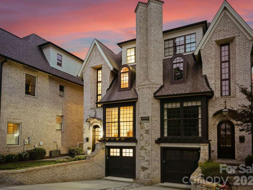 812 Ideal Way, Charlotte, NC 28203.  MLS# CAR4389056, YatesRealty ID 33380. Front exterior.
