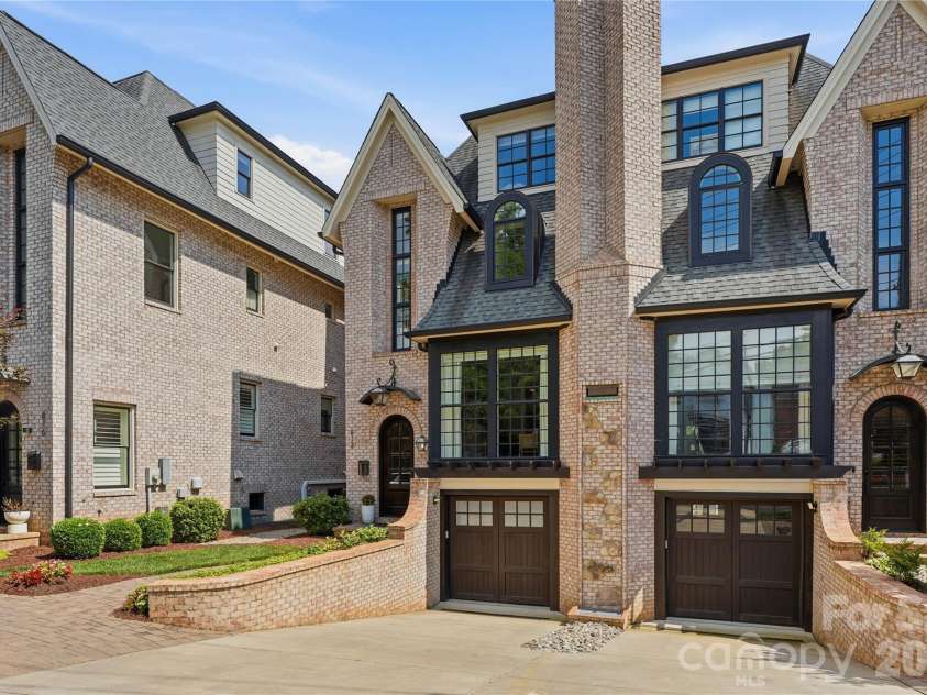 812 Ideal Way, Charlotte, NC 28203.  MLS# CAR4389056, YatesRealty ID 33380. Front exterior.